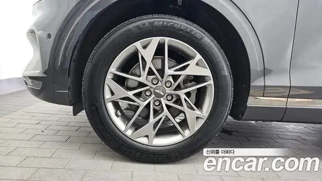 Genesis GV70 2021 — ფოტო 18/20