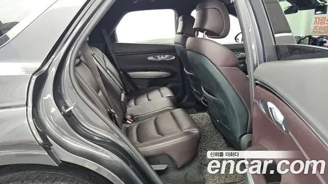 Genesis GV70 2021 — ფოტო 17/20
