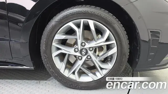 Hyundai Sonata Hybrid 2022 — Photo 16/35