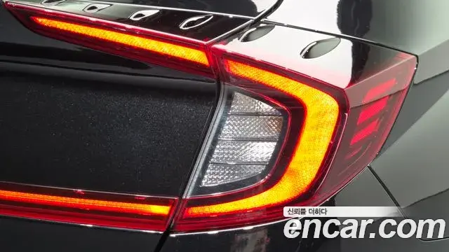 Hyundai Sonata Hybrid 2022 — Photo 17/35