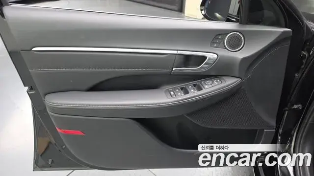 Hyundai Sonata Hybrid 2022 — Photo 10/35