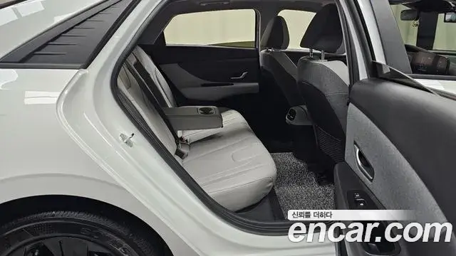Hyundai The New Avante Hybrid 2023 — ფოტო 22/30