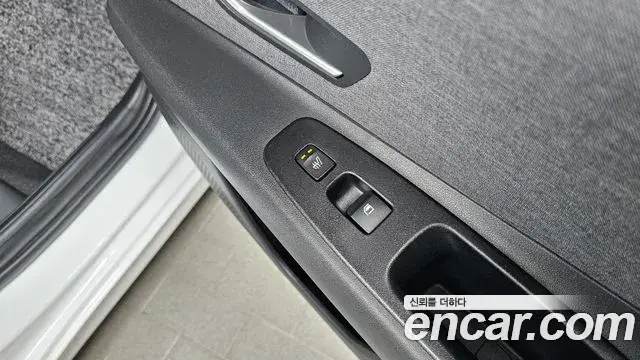 Hyundai The New Avante Hybrid 2023 — ფოტო 10/30