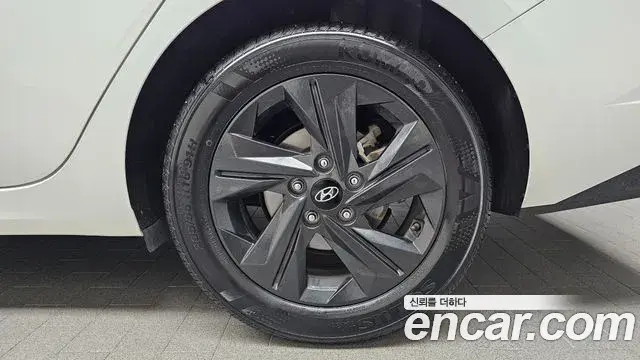 Hyundai The New Avante Hybrid 2023 — ფოტო 7/30