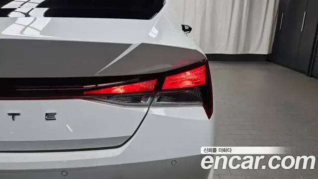 Hyundai The New Avante Hybrid 2023 — ფოტო 25/30