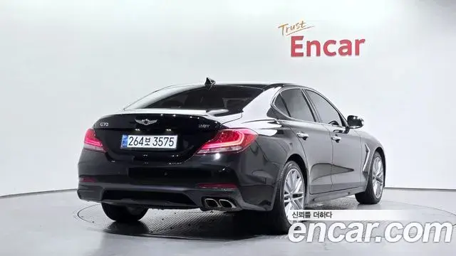 Genesis G70 2020 — Photo 19/33