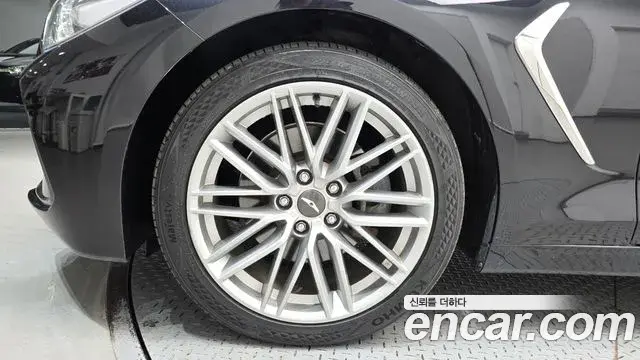 Genesis G70 2020 — Photo 20/33