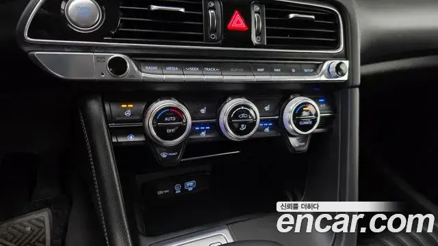 Genesis G70 2020 — Photo 16/33