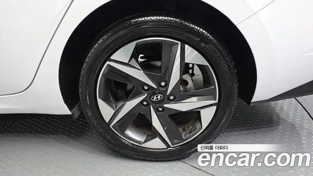 Hyundai The New Avante Hybrid 2021 — Photo 14/33