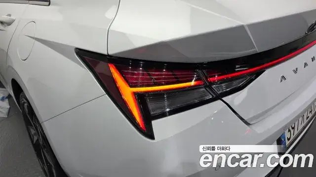 Hyundai The New Avante Hybrid 2021 — Photo 11/33