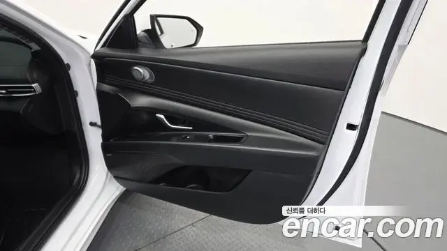 Hyundai The New Avante Hybrid 2021 — Photo 24/33