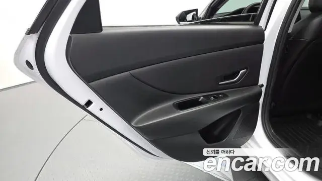 Hyundai The New Avante Hybrid 2021 — Photo 6/33