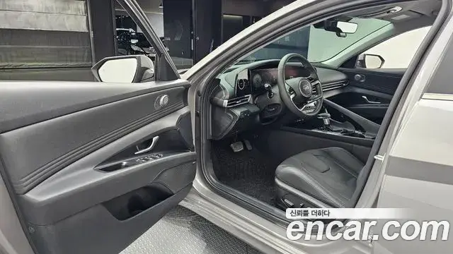 Hyundai The New Avante Hybrid 2020 — Photo 27/34