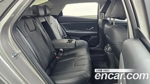 Hyundai The New Avante Hybrid 2020 — Photo 29/34