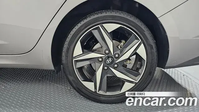 Hyundai The New Avante Hybrid 2020 — Photo 33/34