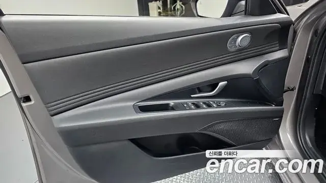Hyundai The New Avante Hybrid 2020 — Photo 8/34