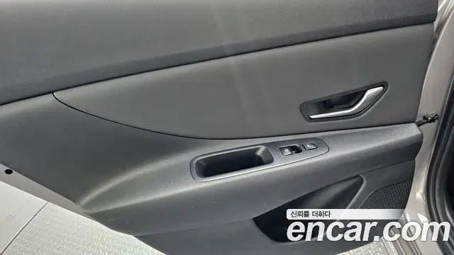 Hyundai The New Avante Hybrid 2020 — Photo 13/34