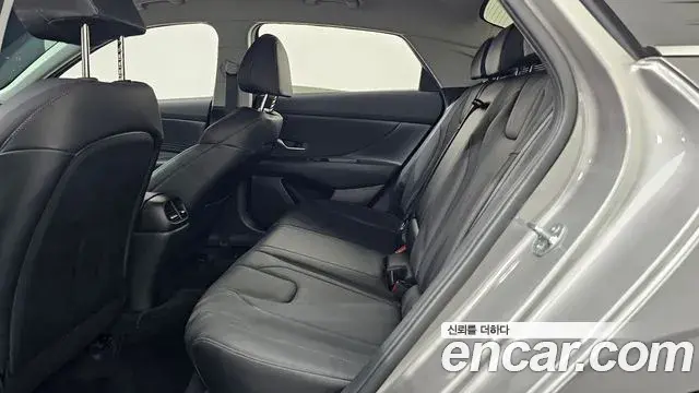 Hyundai The New Avante Hybrid 2020 — Photo 10/34