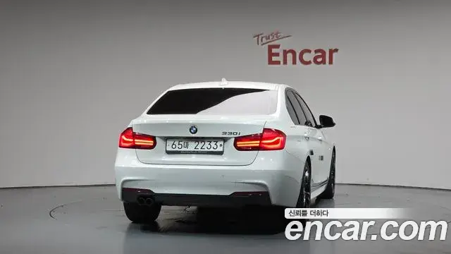 BMW 3 Series 2018 — Photo 20/32