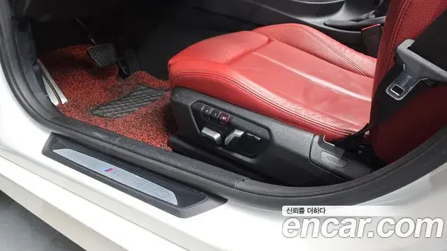 BMW 3 Series 2018 — Photo 24/32