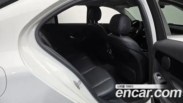 Mercedes-Benz C-Class 2019 — Фото 11/20