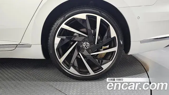 Volkswagen Arteon 2022 — Photo 14/33
