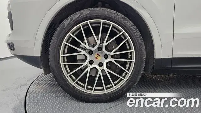 Porsche Cayenne 2022 — Şəkil 30/31