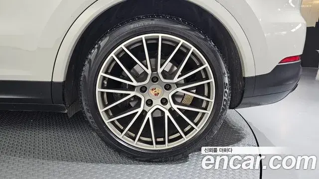 Porsche Cayenne 2022 — Şəkil 7/31