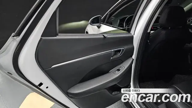 Hyundai Sonata Hybrid 2019 — Şəkil 25/31