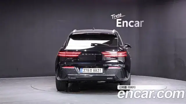Genesis GV70 2021 — Şəkil 28/34