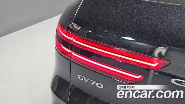 Genesis GV70 2021 — Şəkil 10/34