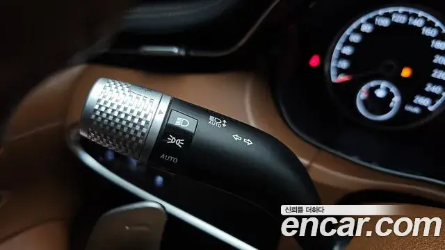 Genesis GV70 2021 — Şəkil 31/34