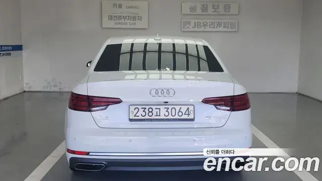 Audi A4 2019 — Photo 1/20