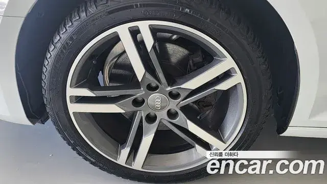 Audi A4 2019 — Photo 8/20