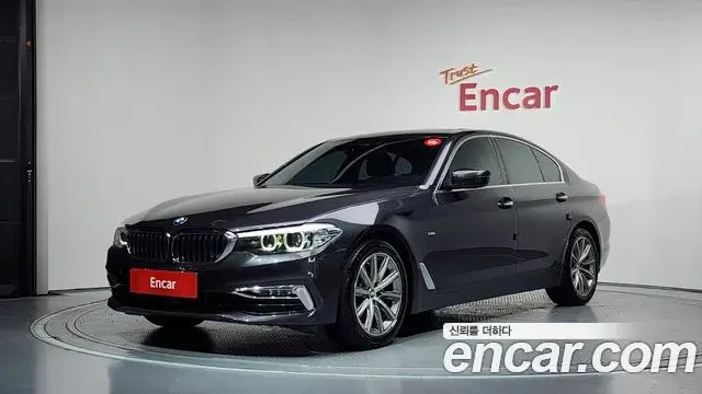 BMW 5 Series 2018 — Şəkil 8/34