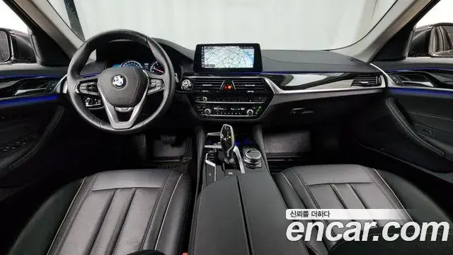 BMW 5 Series 2018 — Şəkil 9/34