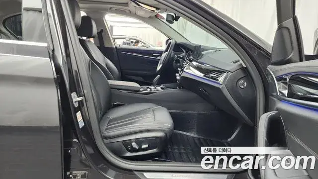BMW 5 Series 2018 — Şəkil 6/34