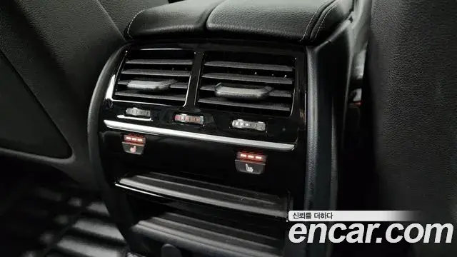 BMW 5 Series 2018 — Şəkil 31/34