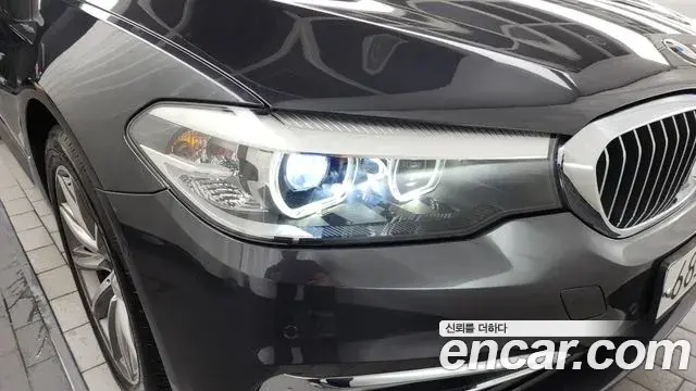 BMW 5 Series 2018 — Şəkil 34/34