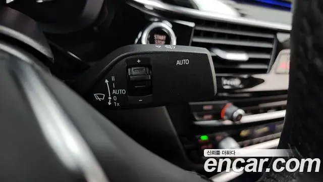 BMW 5 Series 2018 — Şəkil 11/34