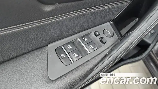 BMW 5 Series 2018 — Şəkil 33/34
