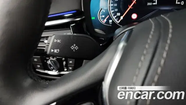 BMW 5 Series 2018 — Şəkil 14/34