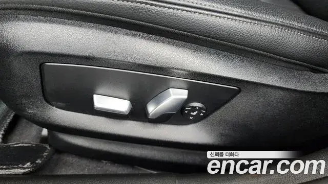 BMW 5 Series 2018 — Şəkil 24/34