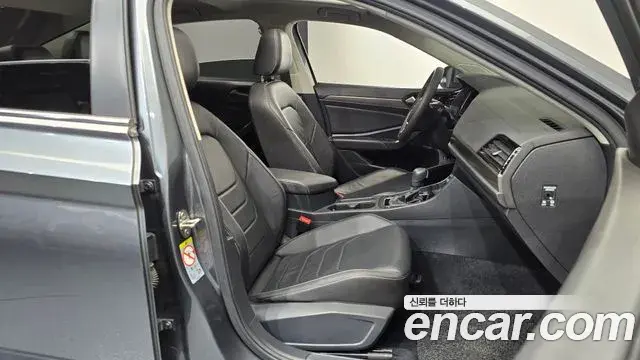 Volkswagen Jetta 2021 — Şəkil 11/31