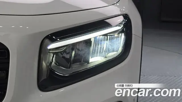 Mercedes-Benz GLB-Class 2024 — Photo 12/33