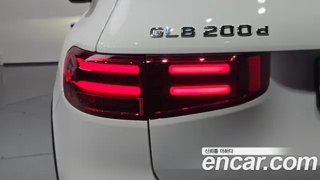 Mercedes-Benz GLB-Class 2024 — Photo 10/33