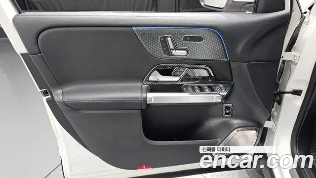 Mercedes-Benz GLB-Class 2024 — Photo 33/33