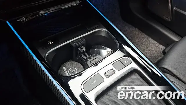 Mercedes-Benz GLB-Class 2024 — Photo 11/33