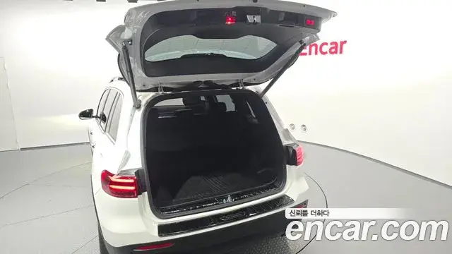 Mercedes-Benz GLB-Class 2024 — Photo 17/33