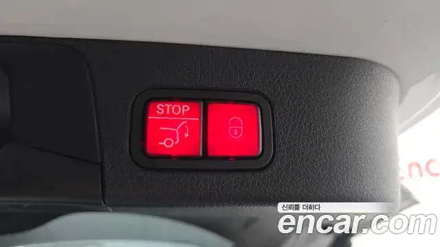 Mercedes-Benz GLB-Class 2024 — Photo 14/33